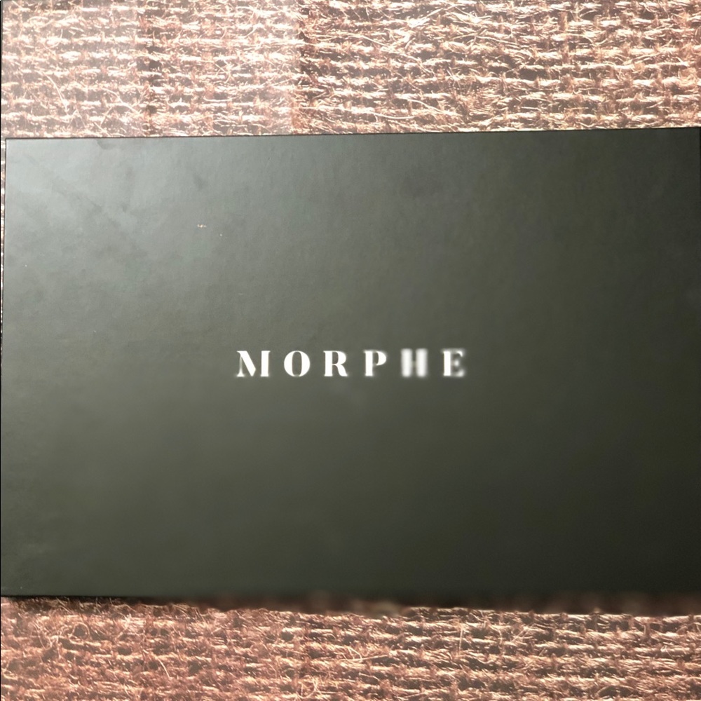 Dare to create Morphe eyeshadow palette